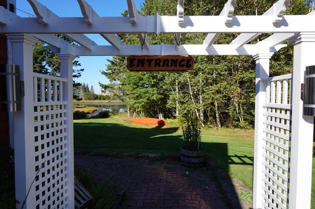 Little Shemogue Inn Екстериор снимка