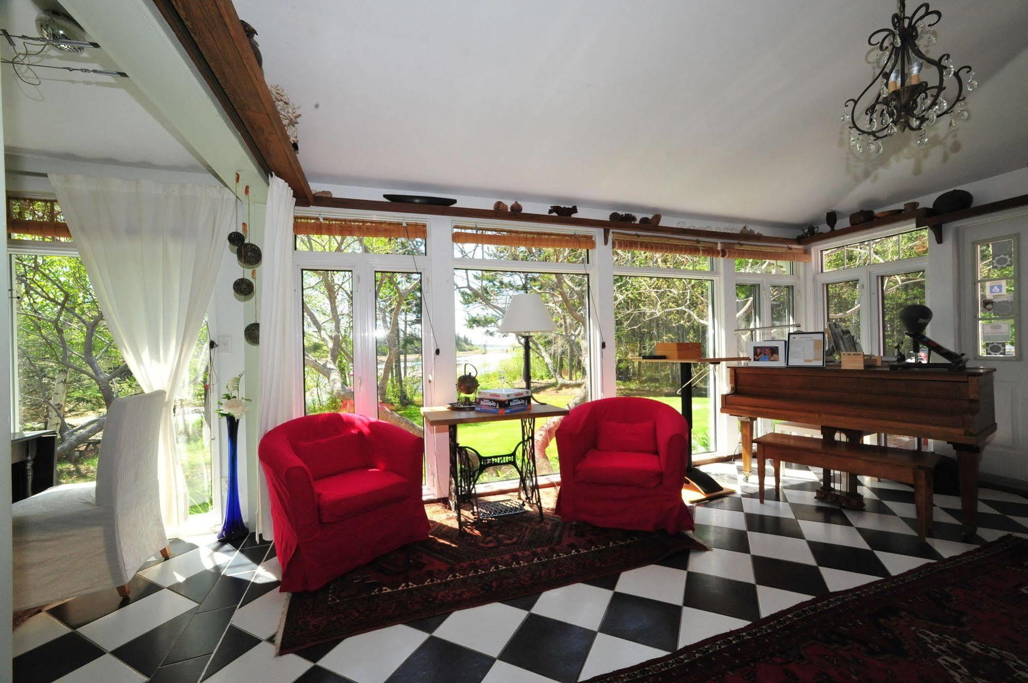 Little Shemogue Inn Екстериор снимка
