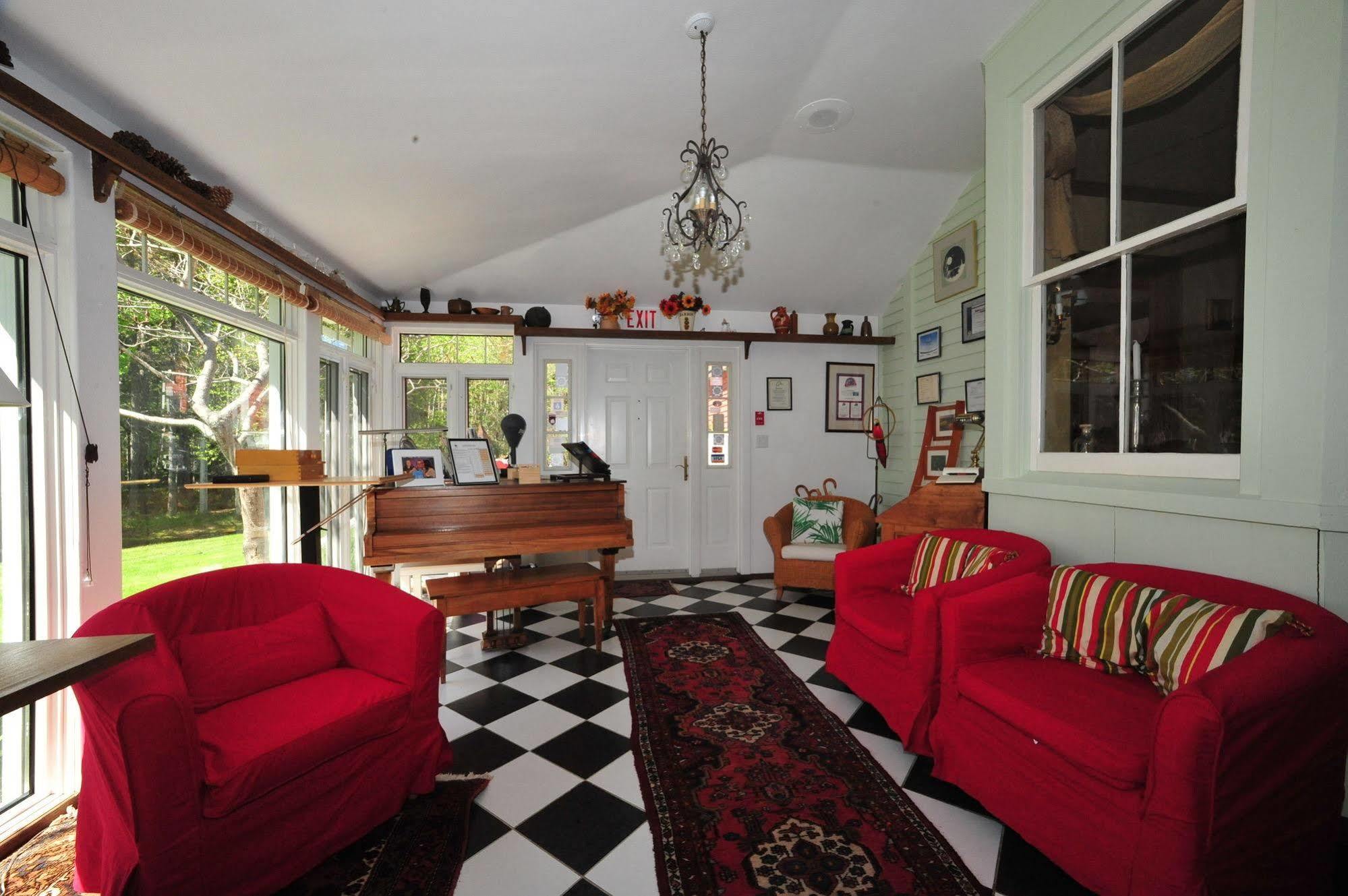 Little Shemogue Inn Екстериор снимка