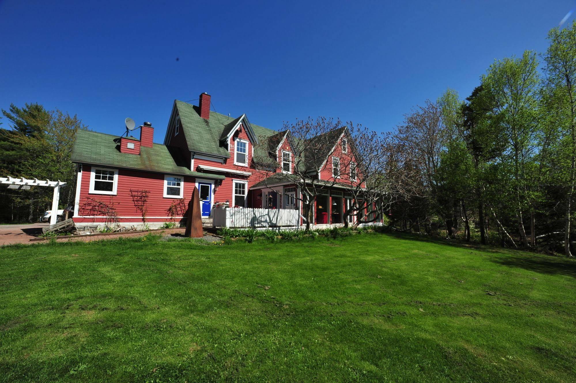 Little Shemogue Inn Екстериор снимка